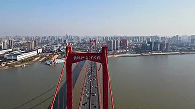 武汉鹦鹉州长江大桥桥梁地标建筑航拍风景视频的预览图